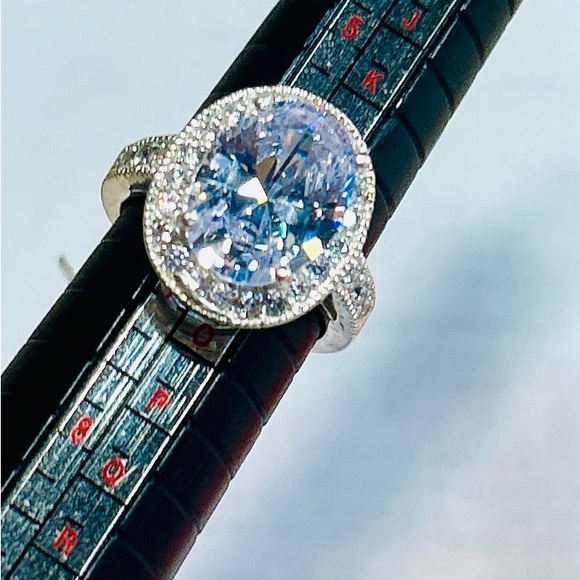 Ring Sz7 Dazzling Silver White Topaz Ring NWT~ the best sparkle! - Picture 4 of 4